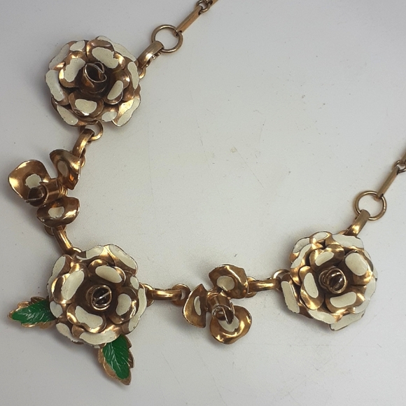 1930s - 40s CORO Rose Enameled Necklace - Picture 5 of 6